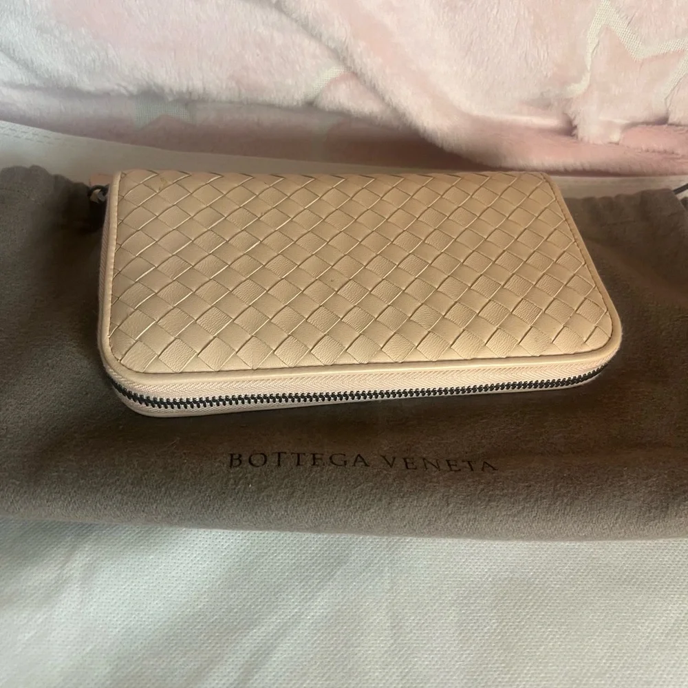 Bottega Veneta Nappa Intrecciato Zip Around wallet. - Picture 2 of 16